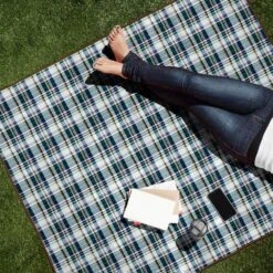 Disney Winnie The Pooh Blanket Tote Outdoor Picnic Blanket -Disney Sales Store 6804058733644 4